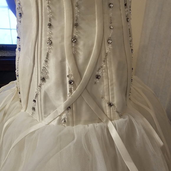 Elegant White Strapless Gown 8/40 - Picture 2 of 6